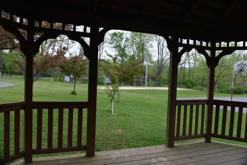 Appalachian Camping Resort Log Home 6 Shartlesville Ngoại thất bức ảnh